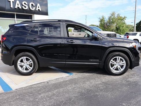 Used 2022 GMC Terrain SLE w/ Driver Convenience Package FWD image 9
