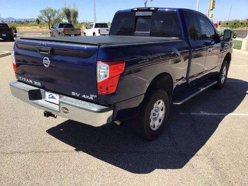 Used 2017 Nissan Titan SV AWD/4WD image 5