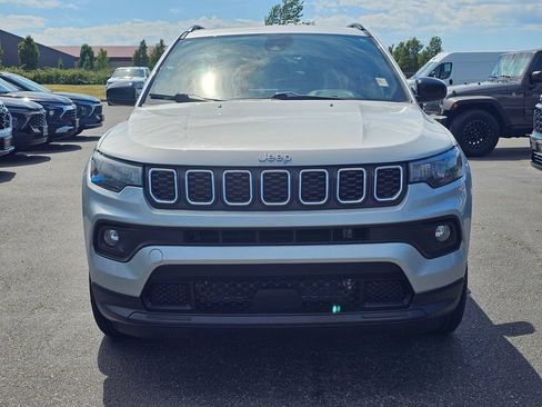 Used 2024 Jeep Compass Latitude AWD/4WD image 8