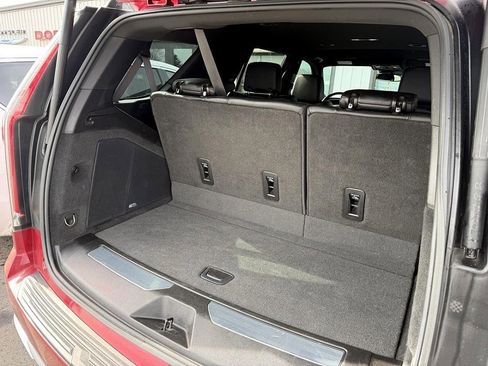 Used 2022 Cadillac Escalade Luxury image 6