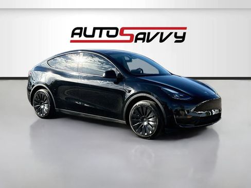Used 2024 Tesla Model Y 2WD image 1
