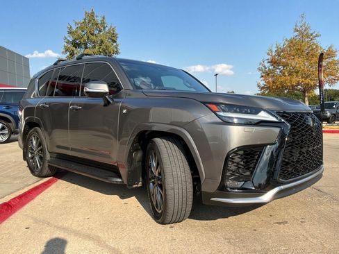Used 2023 Lexus LX 600 F Sport w/ Accessory Package (Z1) AWD/4WD image 4