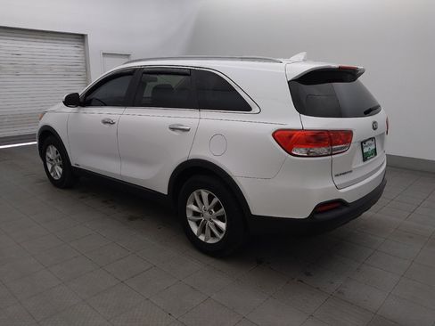 Used 2017 Kia Sorento AWD w/ LX Convenience Package image 3