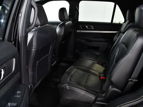 Used 2018 Ford Explorer XLT w/ Equipment Group 202A AWD/4WD image 16