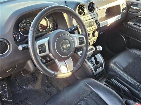 Used 2017 Jeep Compass Latitude image 10