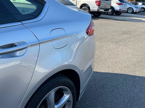 Used 2016 Ford Fusion SE AWD/4WD image 13