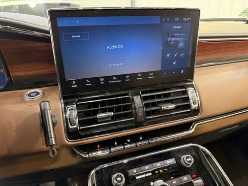 Used 2023 Lincoln Navigator L Reserve image 19