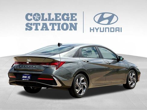 Used 2025 Hyundai Elantra Sport w/ Cargo Package FWD image 10