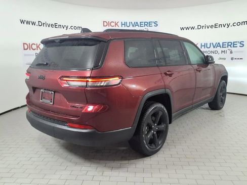 Used 2024 Jeep Grand Cherokee L Limited w/ Luxury Tech Group II image 4