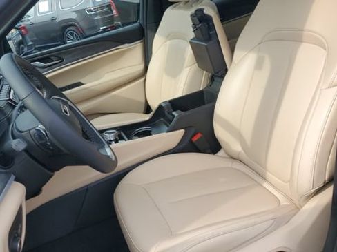 Certified 2024 Jeep Grand Cherokee Limited w/ Black Appearance Package AWD/4WD image 21