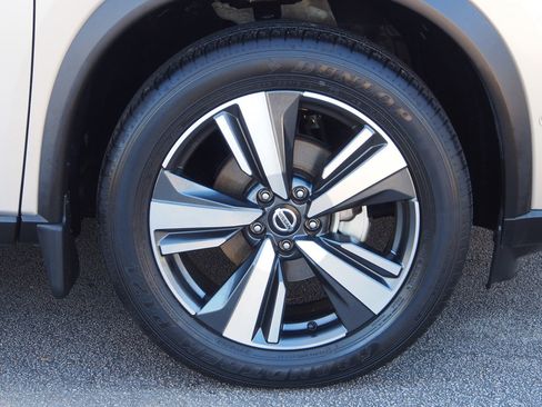 Used 2021 Nissan Rogue Platinum image 9