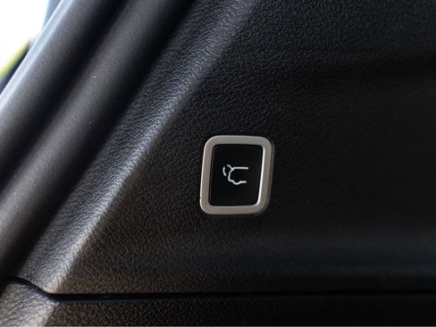 Used 2019 Chrysler Pacifica Limited w/ Advanced Safetytec Group image 25