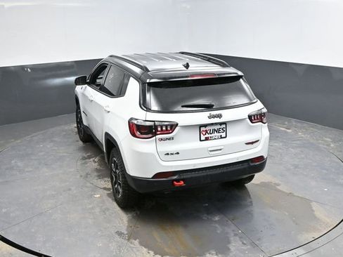 Used 2025 Jeep Compass Trailhawk AWD/4WD image 43