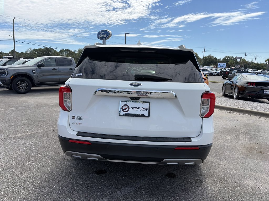 Certified 2021 Ford Explorer XLT w/ Equipment Group 202A RWD image 6