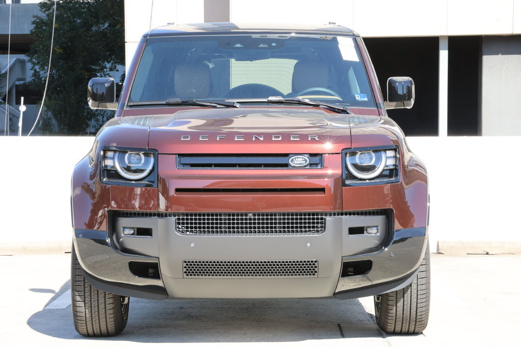 New 2026 Land Rover Defender 130 X-Dynamic SE AWD/4WD image 4