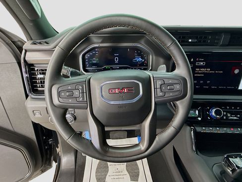 Used 2025 GMC Sierra 1500 AT4 w/ AT4 Premium Package AWD/4WD image 11