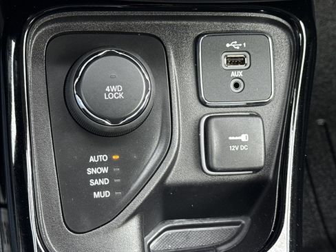 Used 2020 Jeep Compass Limited image 21