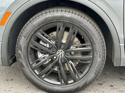 Used 2022 Volkswagen Tiguan SE R-Line FWD image 27