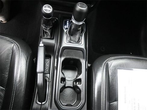 Used 2023 Jeep Wrangler Sport image 15