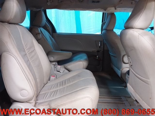 Used 2012 Toyota Sienna XLE w/ Entertainment Pkg FWD image 12