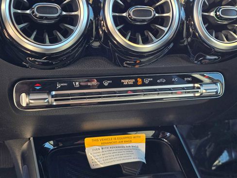 New 2025 Mercedes-Benz GLB 250 4MATIC image 32