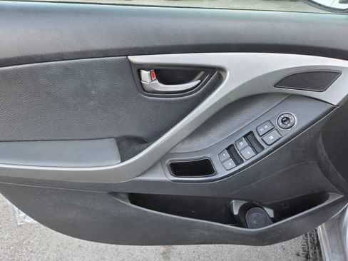 Used 2012 Hyundai Elantra Limited w/ Technology Pkg 5 image 8