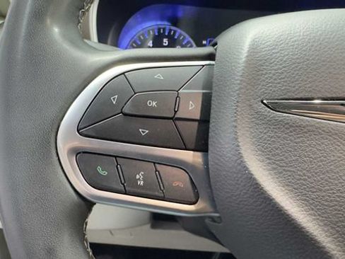 Used 2022 Chrysler Voyager LX FWD image 31