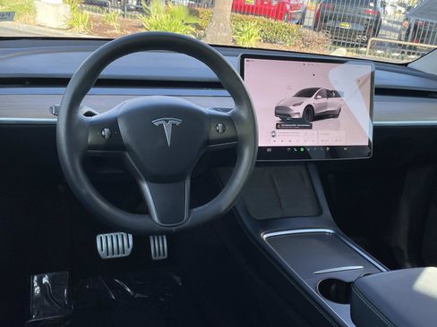 Used 2022 Tesla Model Y Performance image 6