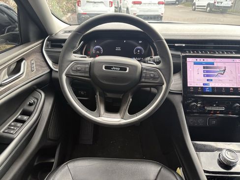 Certified 2023 Jeep Grand Cherokee L Limited w/ Black Appearance Package image 9