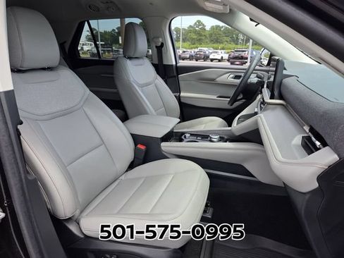 Used 2025 Ford Explorer Active w/ Active Comfort Package RWD image 17