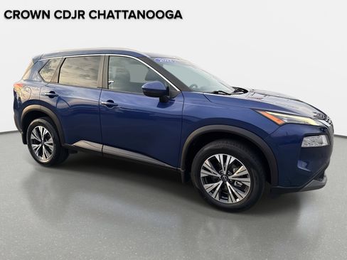 Used 2022 Nissan Rogue SV w/ SV Premium Package image 2