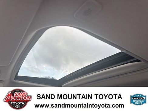 Used 2025 Toyota Sienna XLE image 17