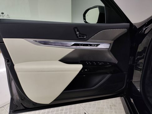 Certified 2023 BMW 740i image 11