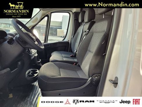 New 2024 RAM ProMaster 2500 w/ Convenience Group FWD image 8