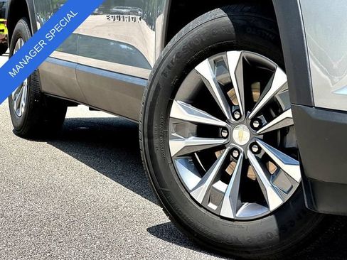 Used 2026 Chevrolet Equinox LT w/ Convenience Package II FWD image 2