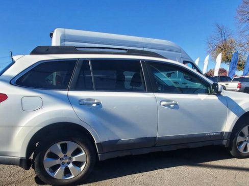 Used 2011 Subaru Outback 2.5i Premium image 19