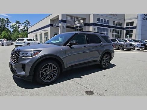 Used 2025 Ford Explorer ST-Line w/ Premium Package RWD image 36