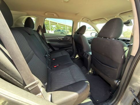 Used 2020 Nissan Rogue S FWD image 29