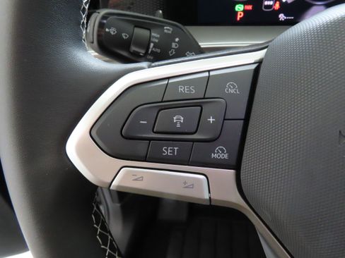 New 2026 Volkswagen Tiguan SE FWD image 13