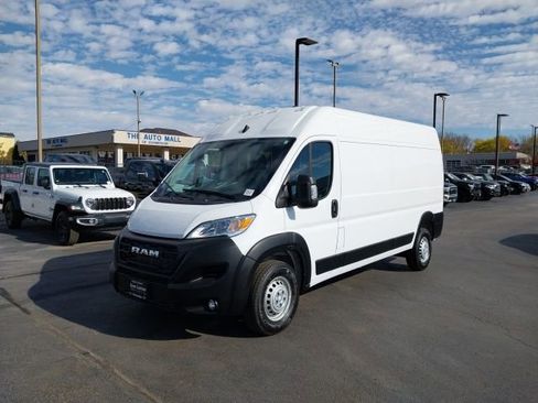 Used 2025 RAM ProMaster 2500 w/ Convenience Group image 5