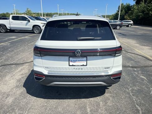 Used 2025 Volkswagen Taos SEL AWD/4WD image 32