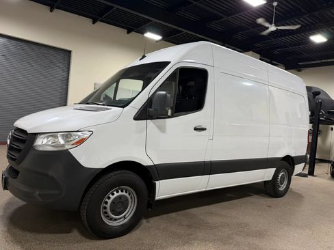 Used 2020 Mercedes-Benz Sprinter 2500 image 10