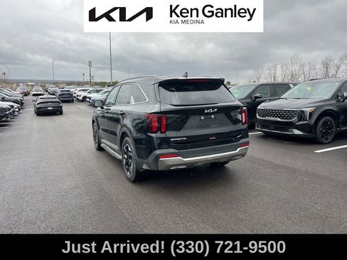 Certified 2025 Kia Sorento S image 7