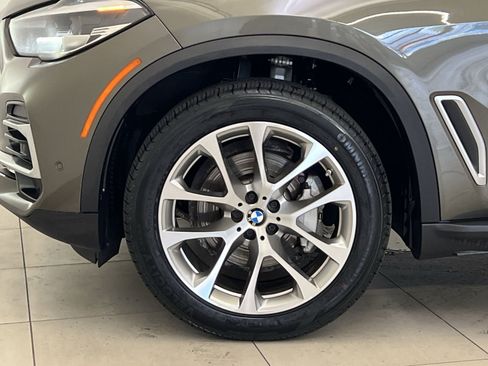 Used 2023 BMW X5 xDrive40i w/ Premium Package AWD/4WD image 11