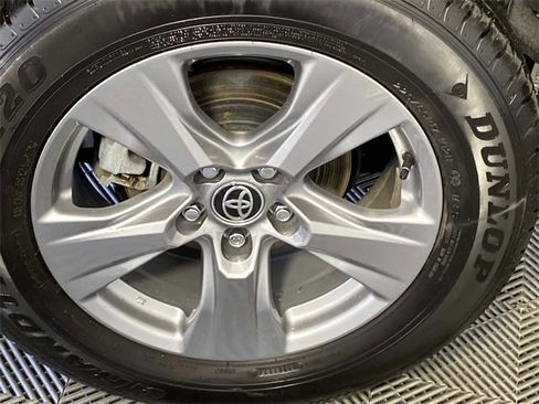 Used 2024 Toyota RAV4 XLE w/ Convenience Package image 28