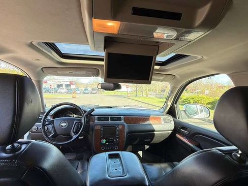 Used 2007 Chevrolet Tahoe LTZ w/ LTZ Preferred Equipment Group AWD/4WD image 28