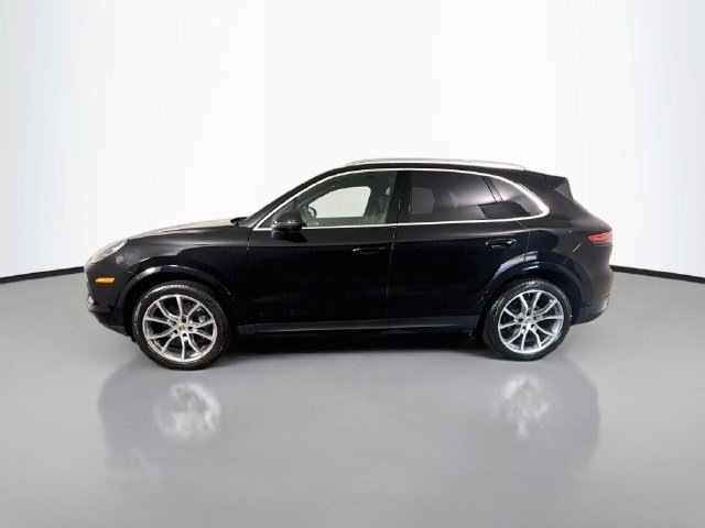 Used 2023 Porsche Cayenne w/ Premium Package AWD/4WD image 6