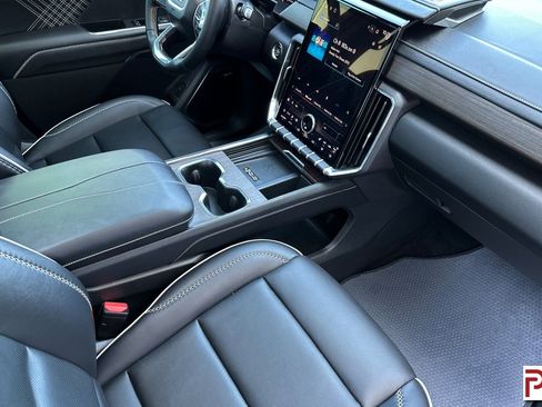 Used 2024 GMC Acadia Denali image 19