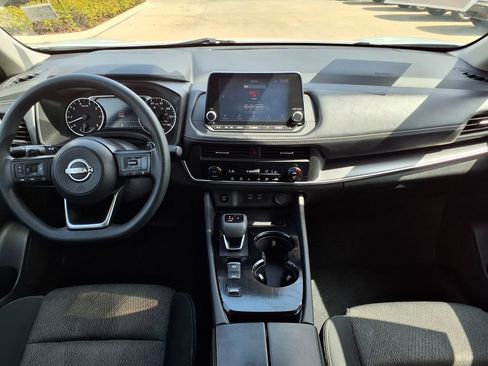 Used 2024 Nissan Rogue SV FWD image 27