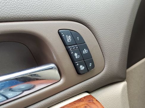 Used 2013 Chevrolet Tahoe LTZ AWD/4WD image 18